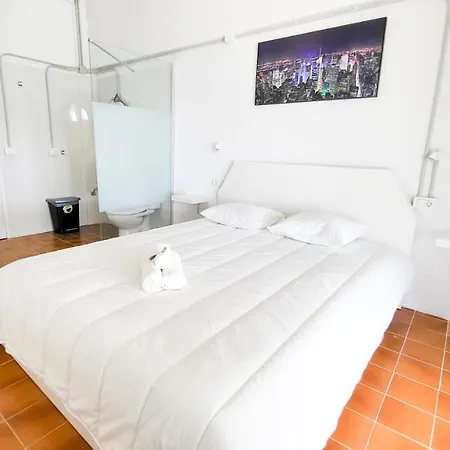 Eras Nest Hostel *