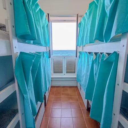 Eras Nest Hostal *