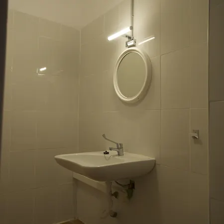 Eras Nest Hostal *