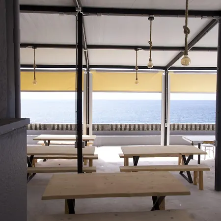 Eras Nest 호스텔 *